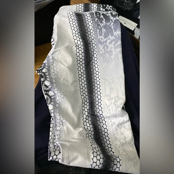 NWT Spiritual Gangster Lace & Snake Print in Black & White Leggings Size XS/S - Picture 7 of 7